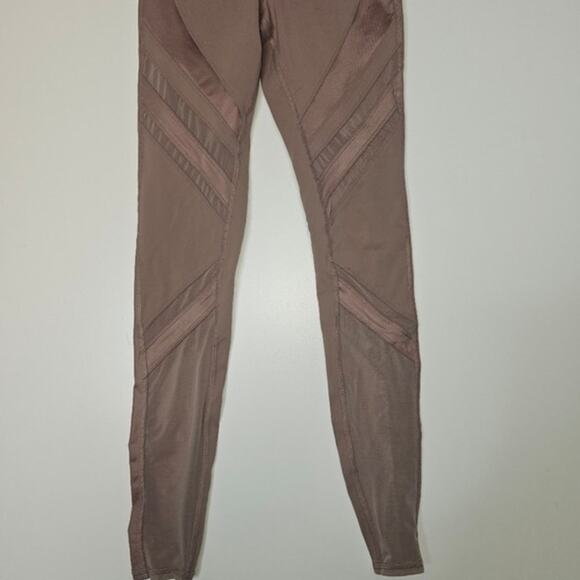 Alo Yoga high waisted Epic leggings size XSmall - Picture 3 of 10